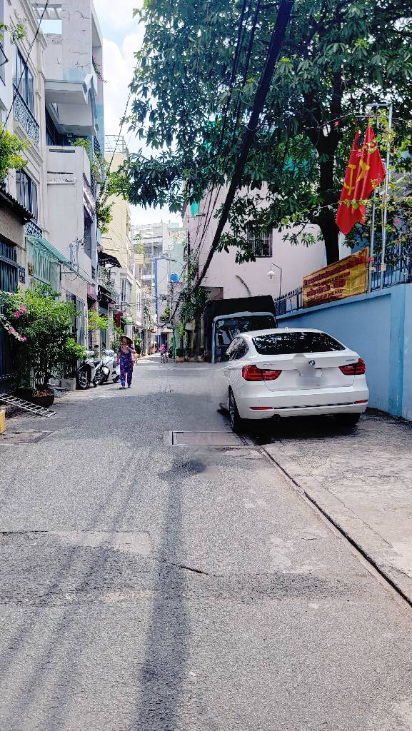 Bán nhà 3 tầng hẻm xe hơi, khu Tân Bình, diện tích 24m2