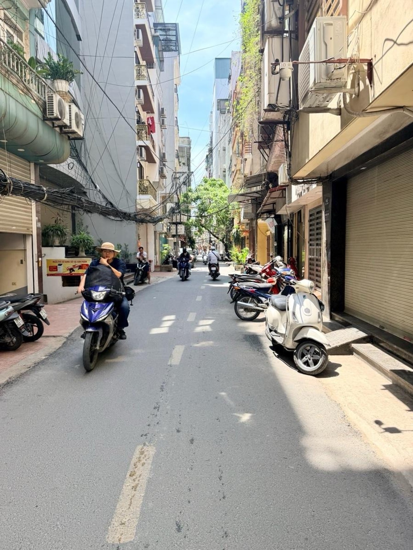 Bán nhà mặt phố Đê La Thành nhỏ, Tây Nam, 68m², kinh doanh đỉnh cao