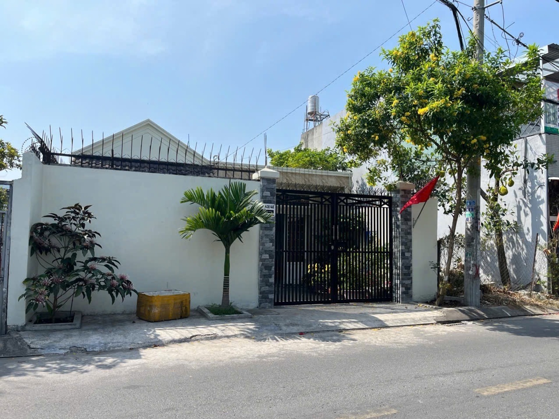 BIỆT THỰ MINI HÓC MÔN GẦN 300M2 NGANG GẦN 10M. DÀI ~30M

• Đường nhựa 8m thông. Gần Trịnh Thị Miếng