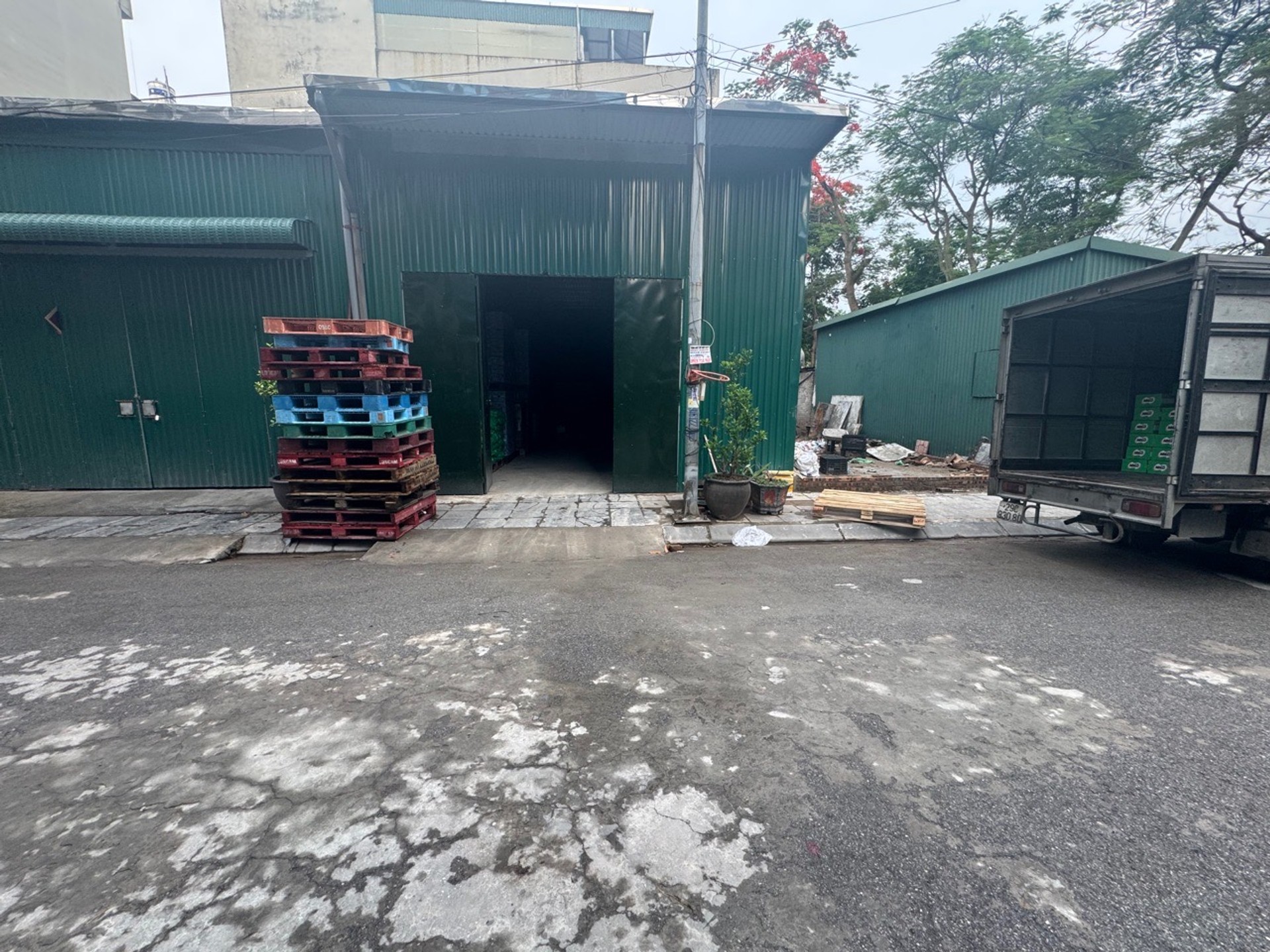 Bán nhà riêng khu tái định cư p Việt Hưng, mặt tiền 6m, ô tô tránh, gần hồ, ko gian đáng sống