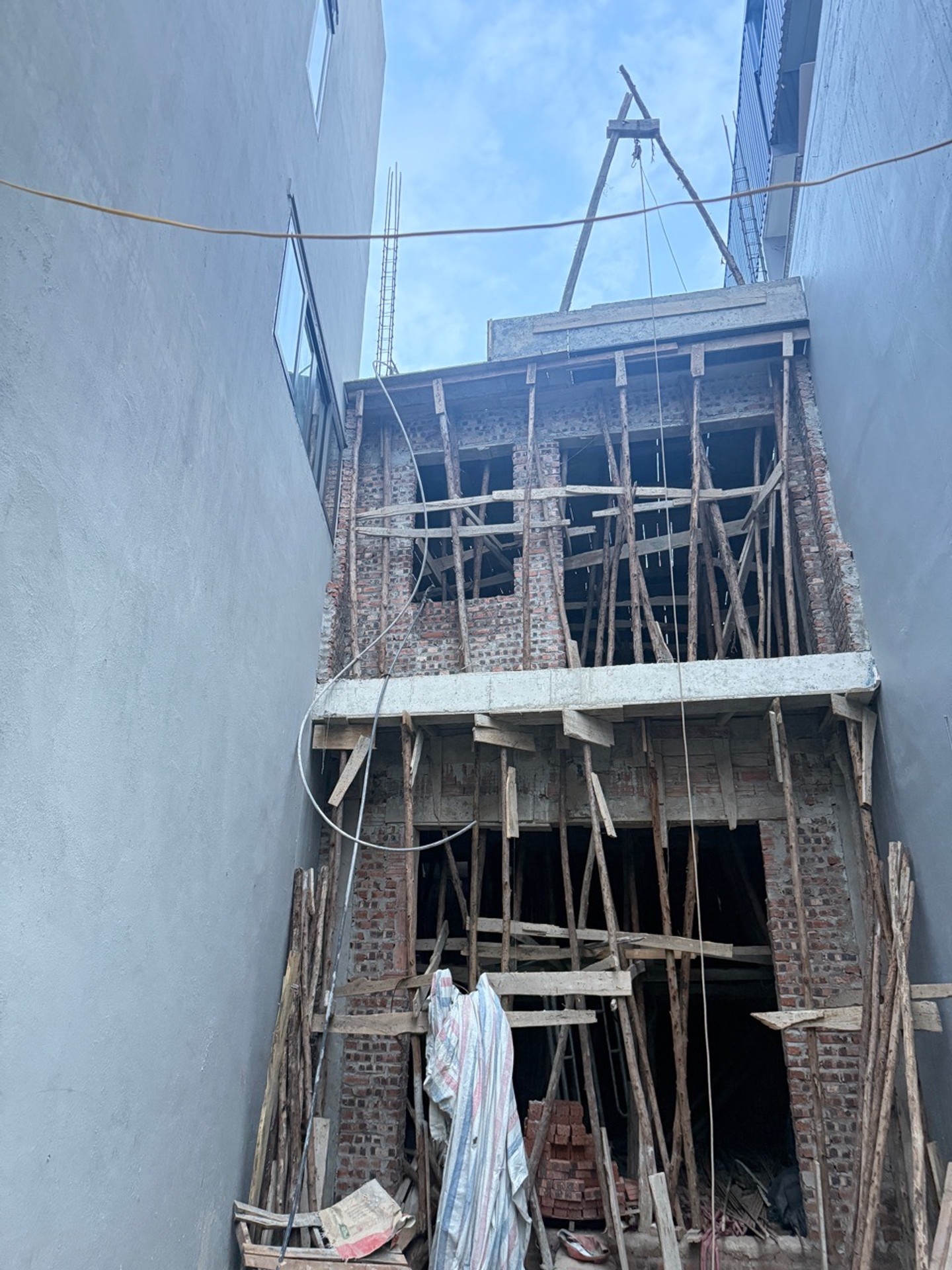 Nhà phố Thiên Lôi An Biên 5 tầng mới, sân cổng riêng, thang máy