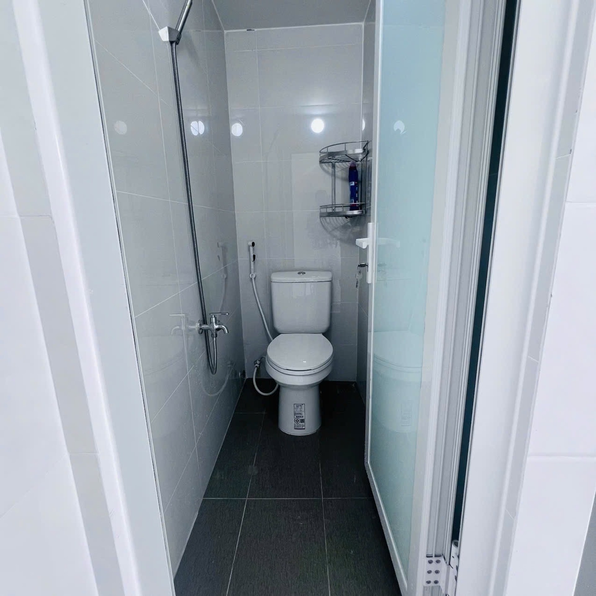 Nhà mặt phố 4 tầng, vỉa hè rộng, giá hấp dẫn