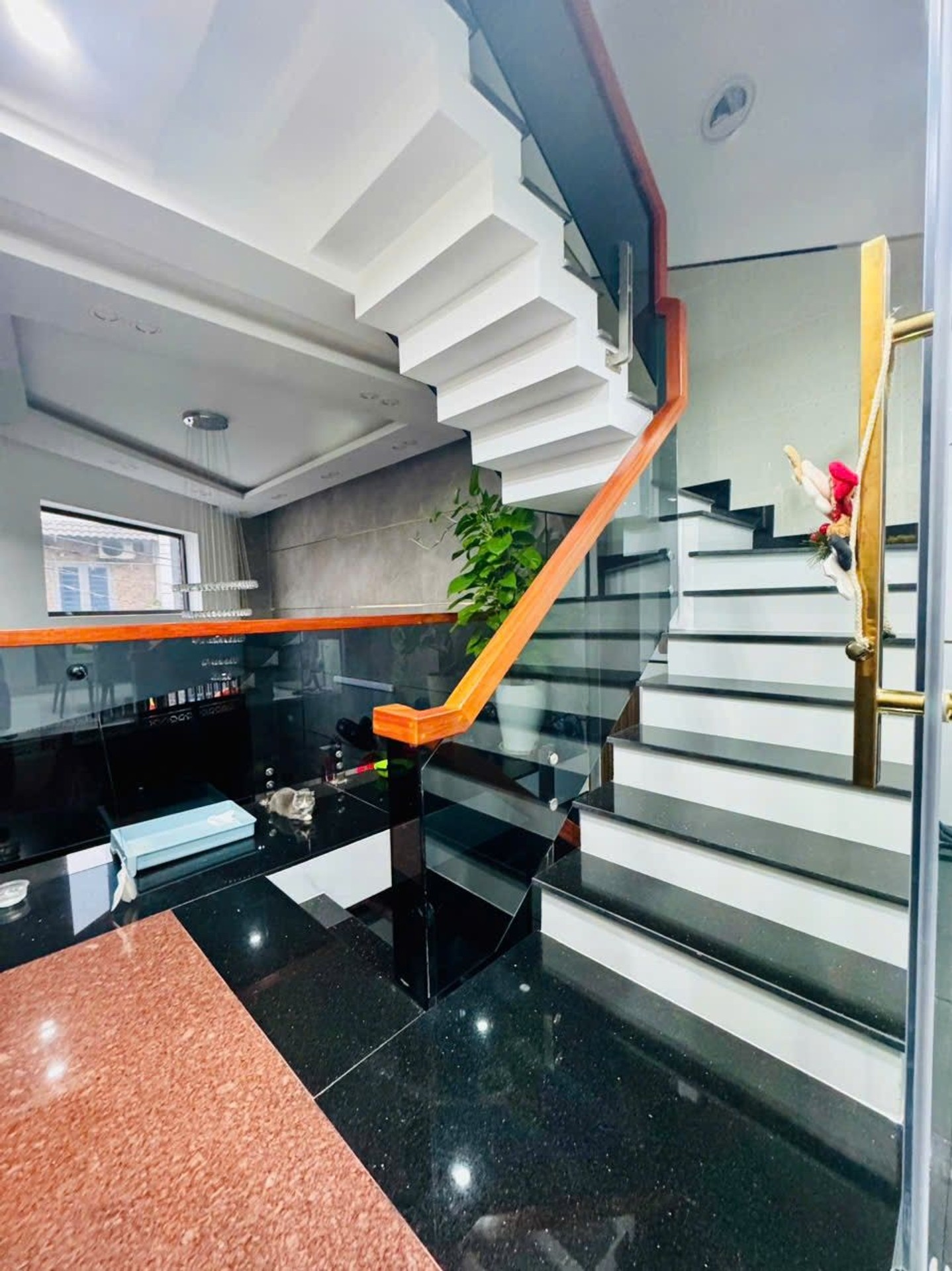 Nhà 5 tầng 5PN tại Tân Phú, giá 8.8 tỷ, mặt tiền 4m