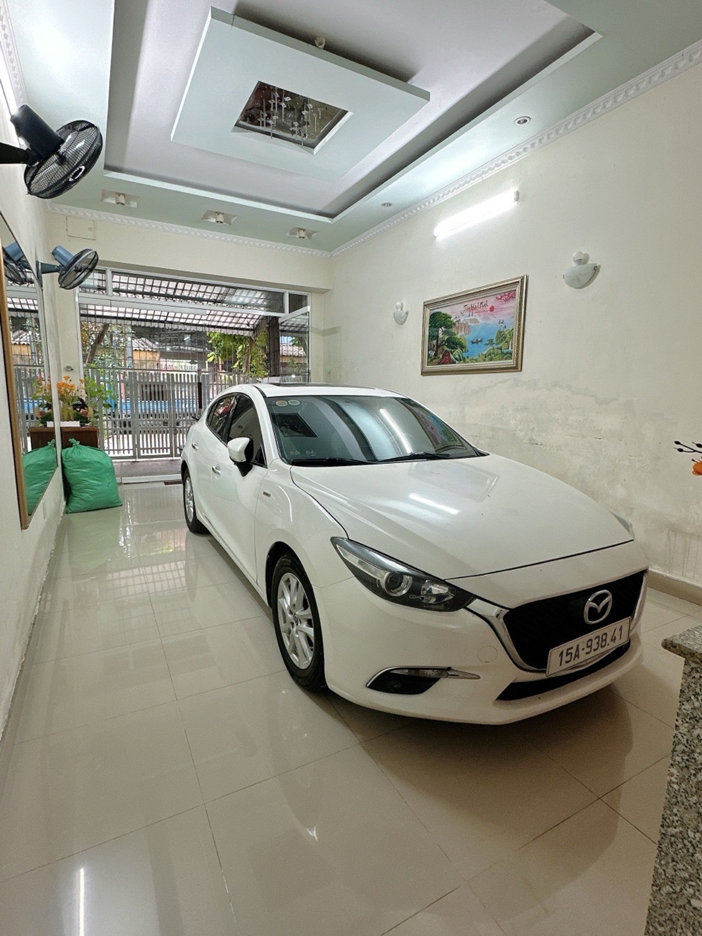 Nhà 3 tầng hiện đại trong KDC An Trang, ô tô vào tận nơi