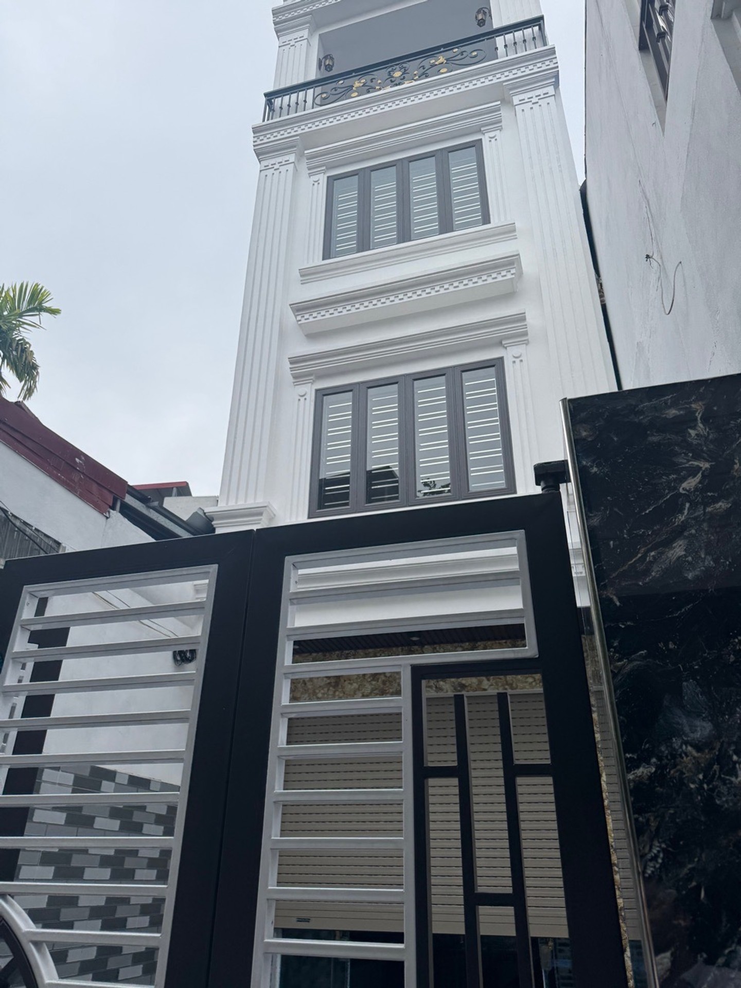 Nhà 4 tầng rộng 80,5m² tại Miếu Hai Xã tiện nghi đầy đủ