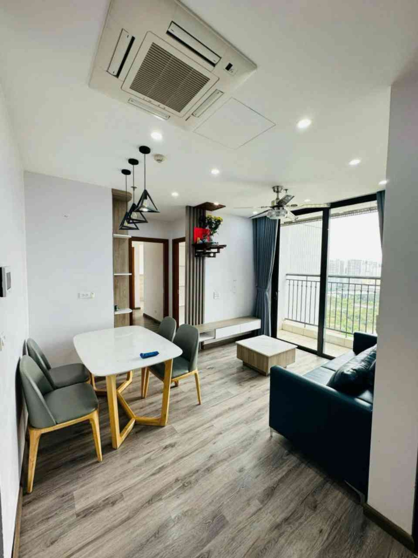Bán căn hộ chung cư 2 phòng ngủ tại Mễ Trì, Vinhomes GreenBay, tầng cao, tiện nghi đầy đủ