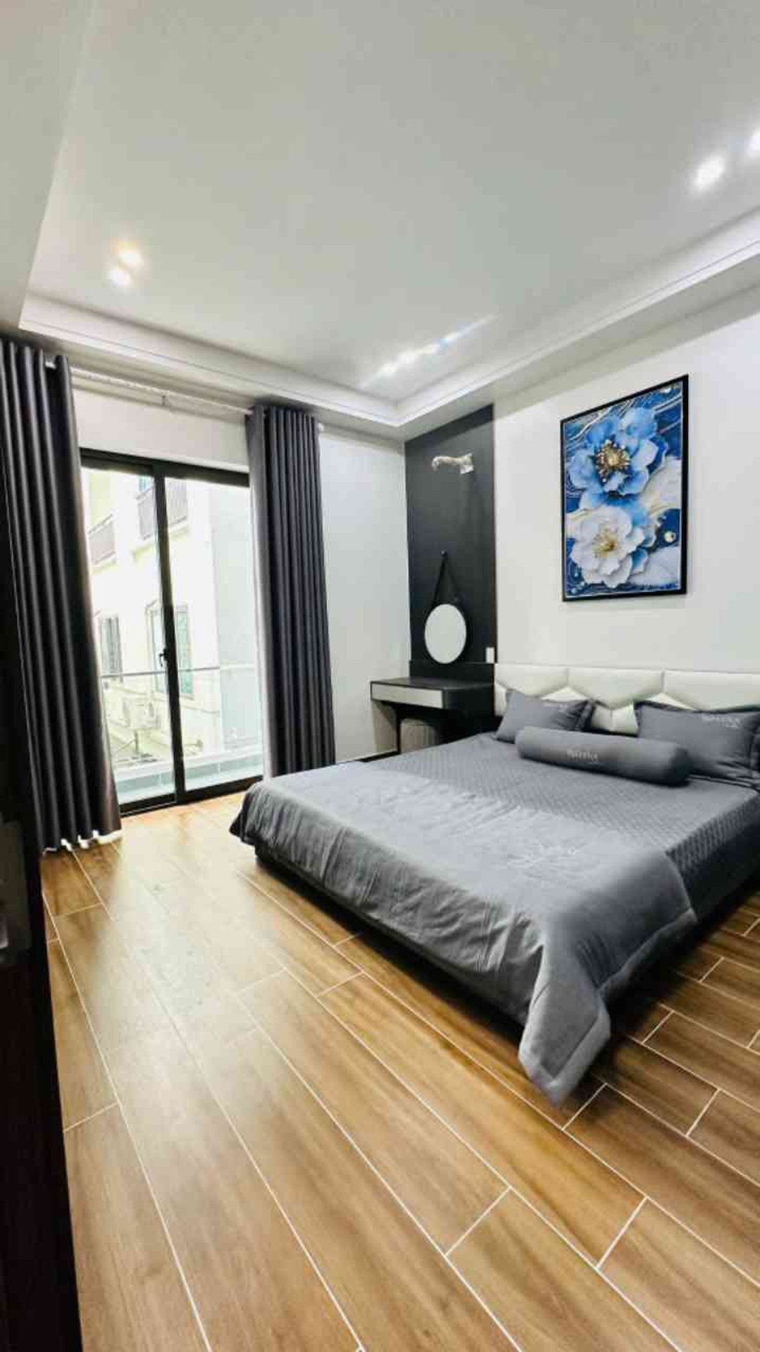Nhà mới 3 tầng mặt tiền rộng ô tô đỗ cửa sát đường máng