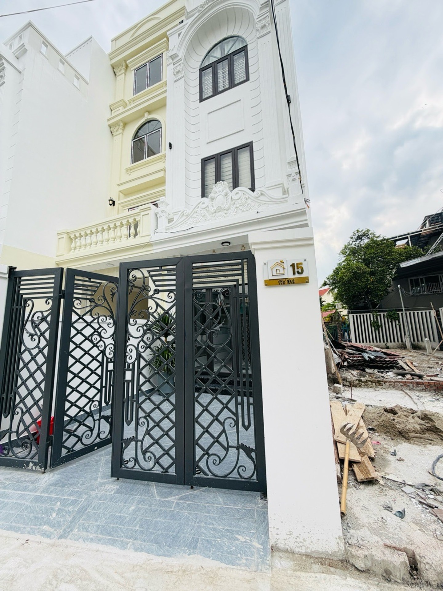 Nhà mới xây 4 tầng, 4 phòng ngủ, đông dân cư gần ngã 3 Sở Dầu