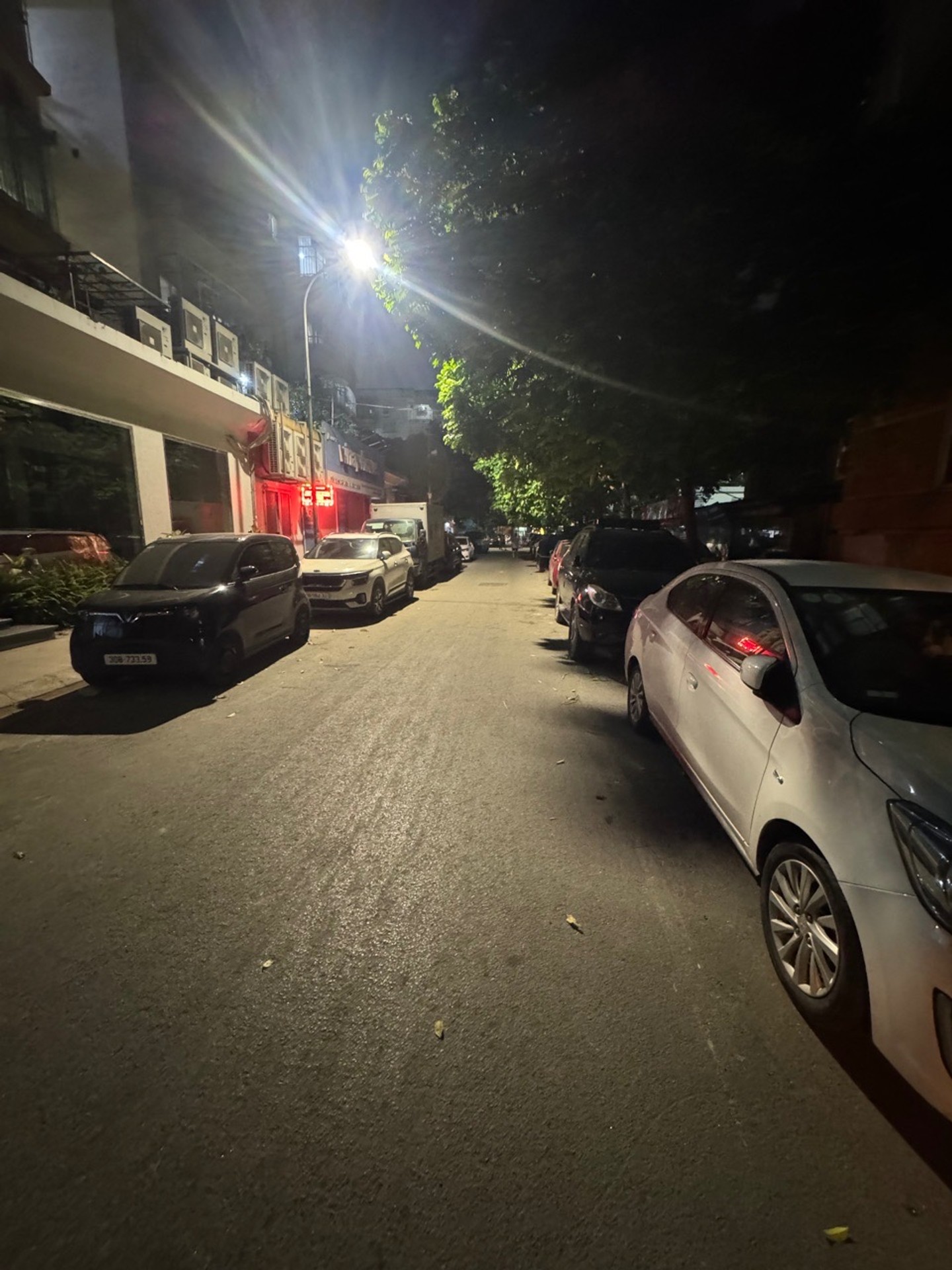 Bán căn hộ chung cư 2 phòng ngủ tại Mễ Trì Thượng với sân thượng rộng và không gian riêng tư
