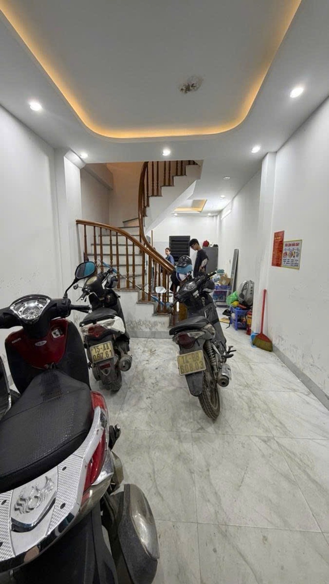 Nhà 4 tầng trẻ trung, ngõ thông, gần ô tô ngay Phú Lương