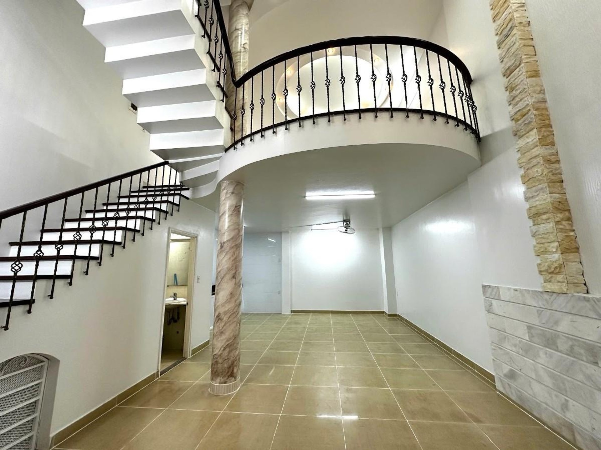 Nhà riêng 5 tầng 46m2 trung tâm Cầu Giấy, ô tô vào nhà