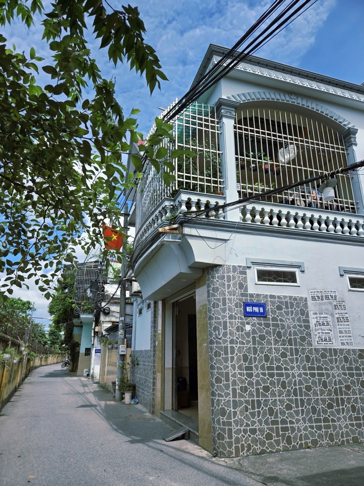 Lô góc riêng tư với gara ô tô, thiết kế tối ưu tại khu vực đắc địa
