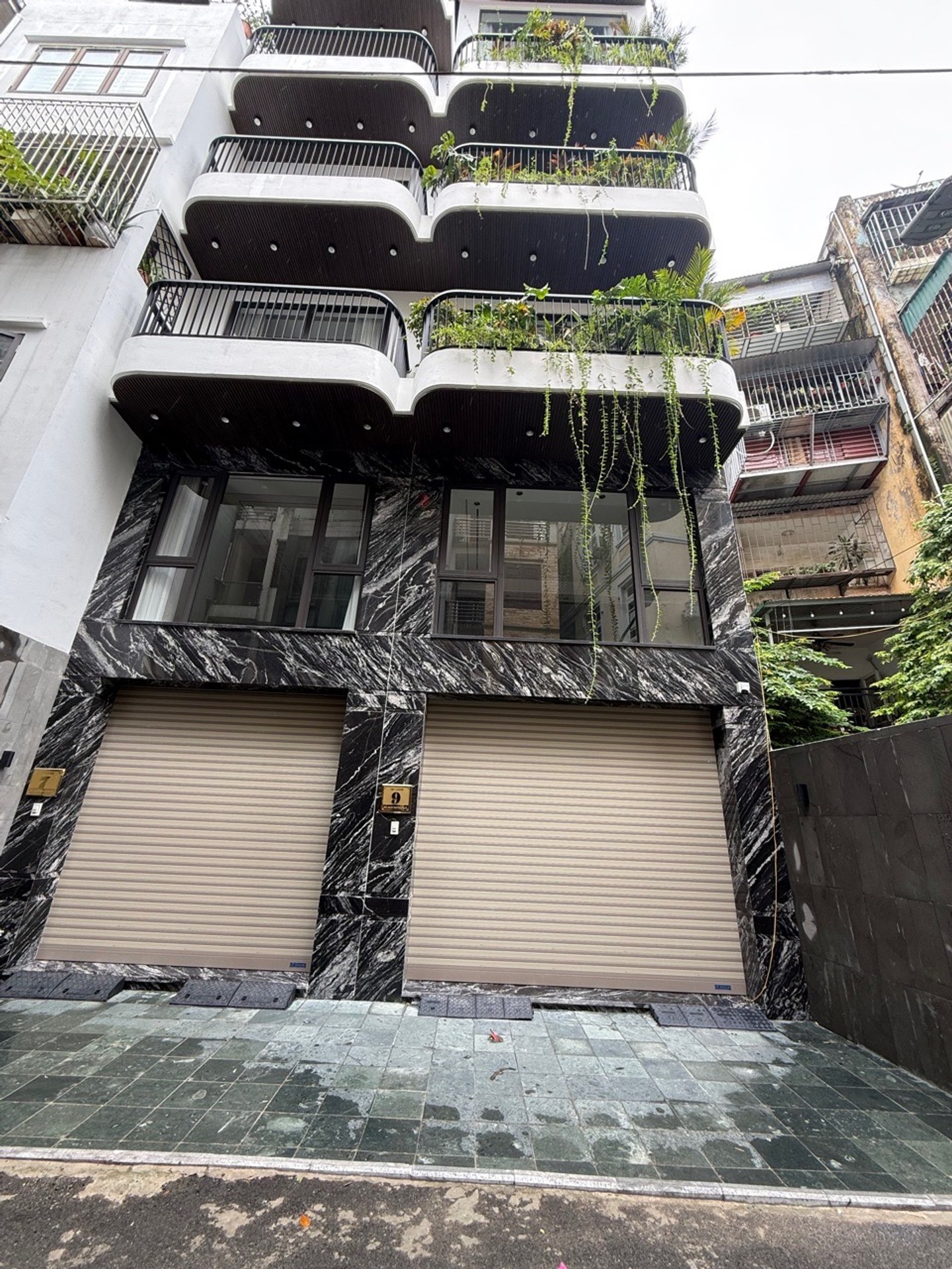 NHÀ PHÂN LÔ HÀNG KHÔNG GIA THỤY - NGUYỄN VĂN CỪ DUPLEX 8 TẦNG THANG MÁY - GARA 2 ÔTÔ GIÁ HƠN 20TỶ