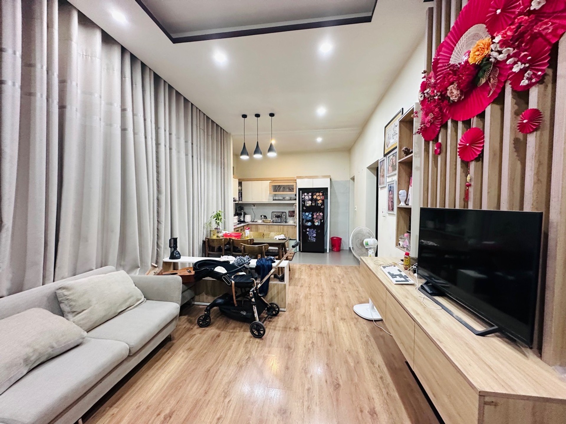 Nhà riêng phong cách hiện đại tại trung tâm Hùng Vương với không gian sống rộng rãi