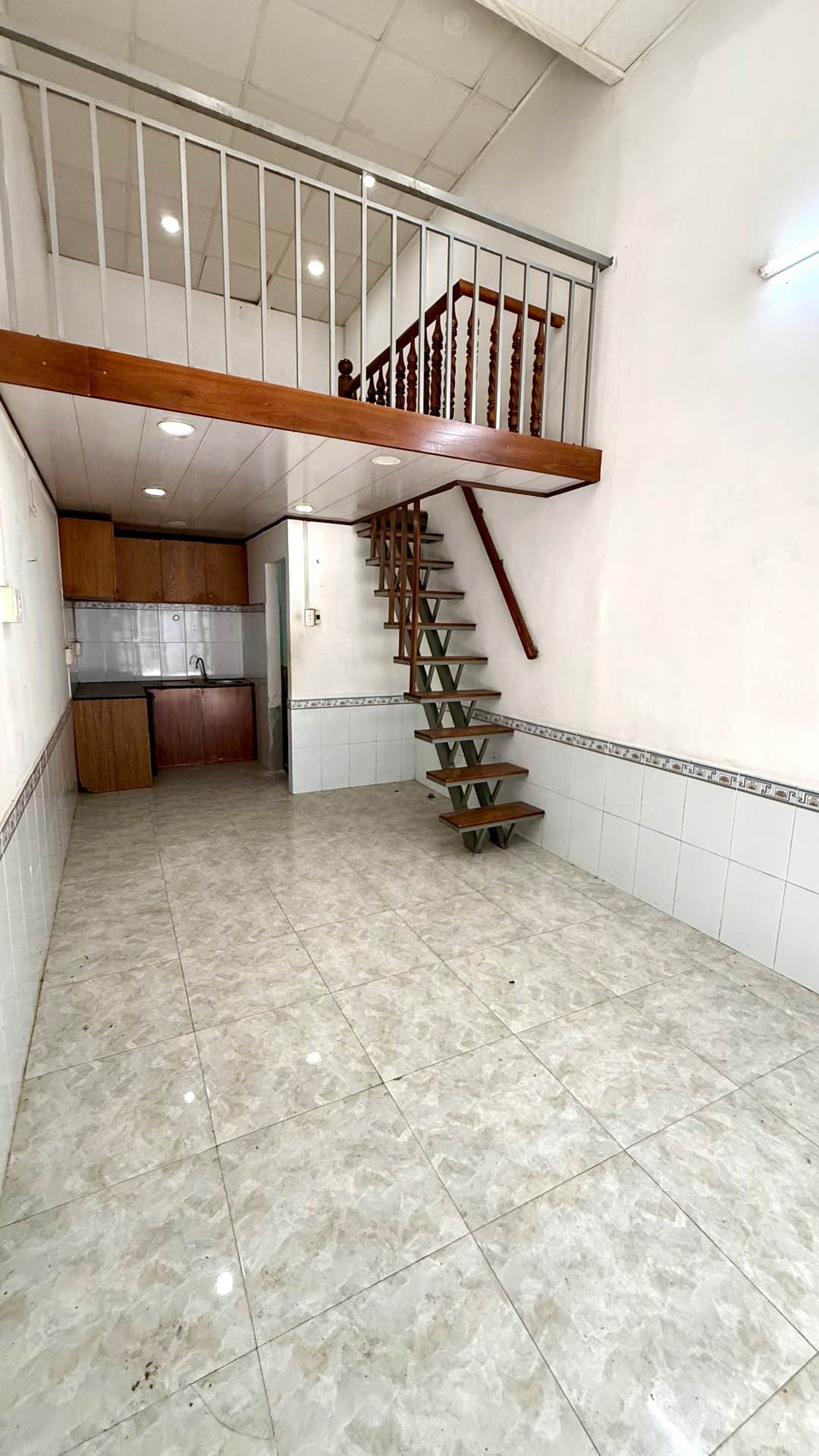 - NHÀ 2 TẦNG - P16 GÒ VẤP - DTSD 46m² - 2,59 TỶ- TL
- HẺM BA GÁC, TRẢI NHỰA SẠCH SẼ
- SỔ HỒNG RIÊN