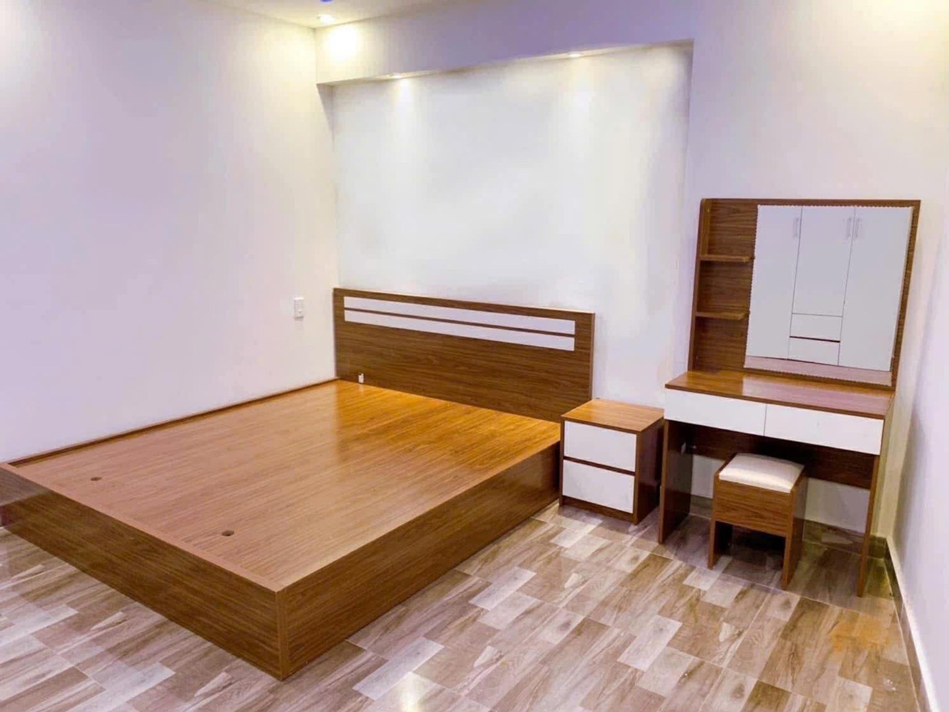 Mua 1 tặng 1 - Nhà 3 tầng rộng rãi, khu Cát Linh Hải Phòng