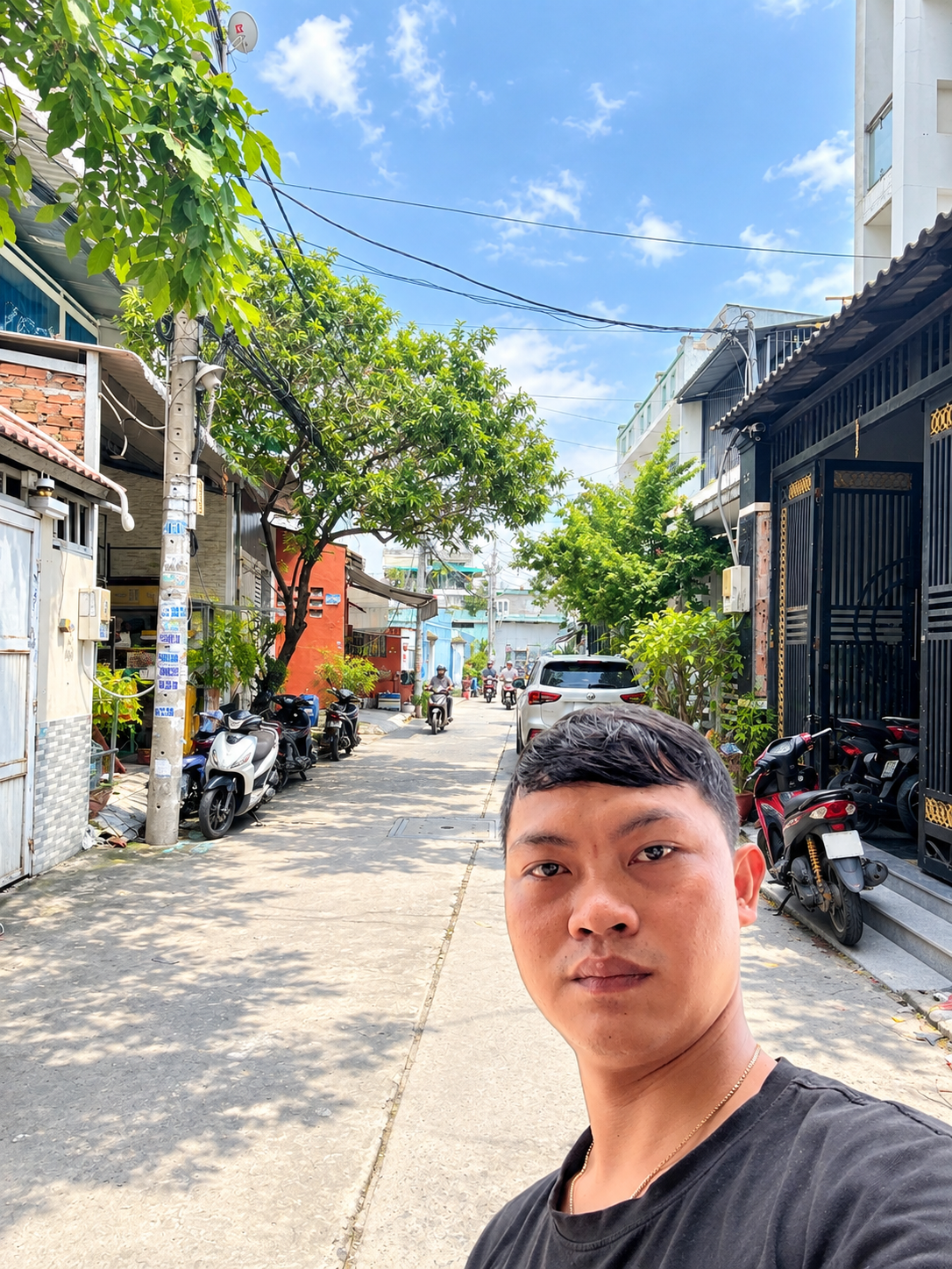 🕊️hơn 5Tỉ•3Tầng•5x14 Nở hậu• Đi bộ ra Aeon •xát Trường ĐH Công Thương
☎️077••996••145 Hoàng Chiêm