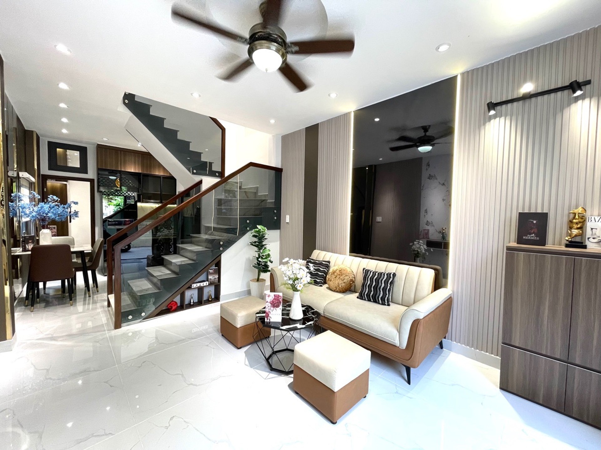 Bán nhà Nhà hẻm xe hơi đủ các tiện ích công cộng