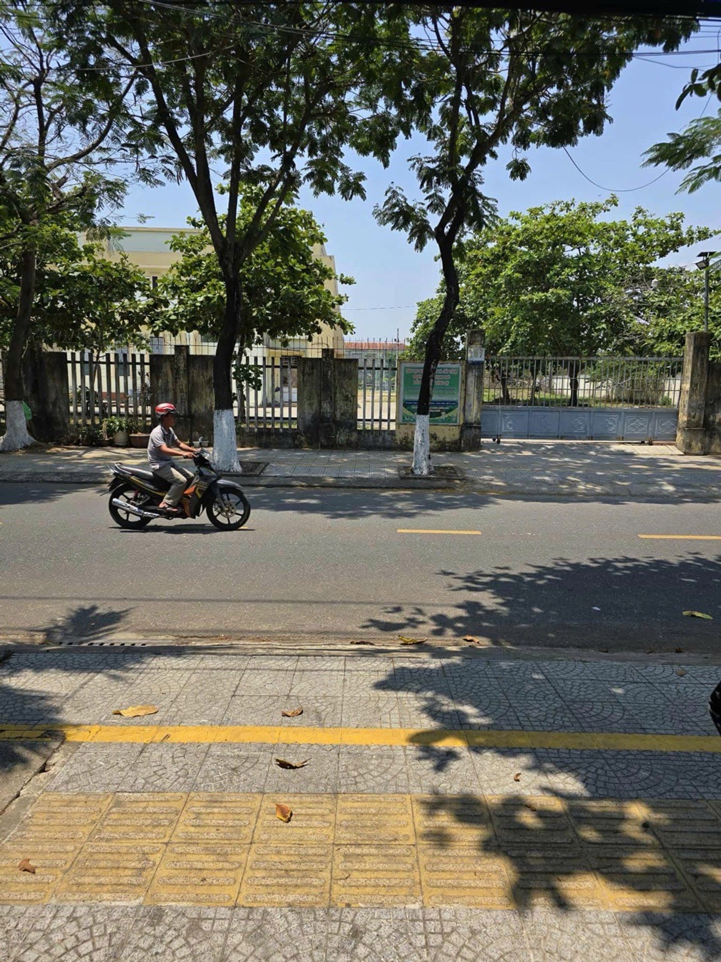 Cơ hội sở hữu nhà mặt tiền sầm uất gần biển Thanh Khê giá tốt
