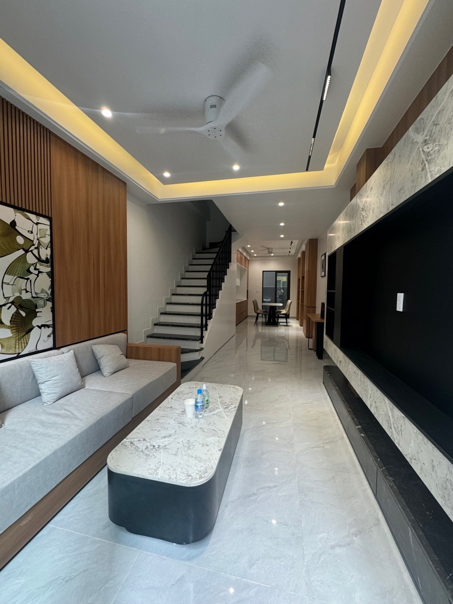 Nhà phố đẳng cấp với thiết kế hiện đại tại trung tâm đắc địa