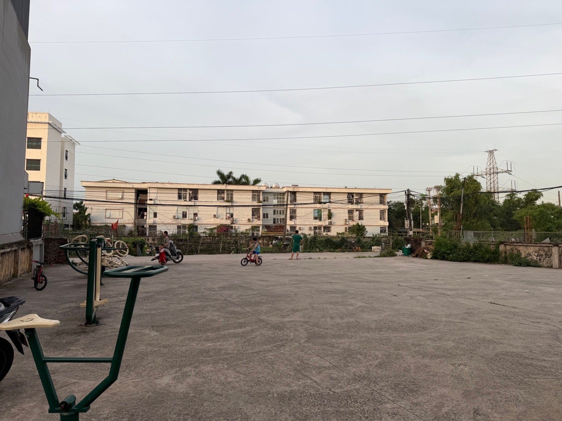 Nhà 1 tầng ô tô đỗ cửa, view sân chơi thoáng đãng
