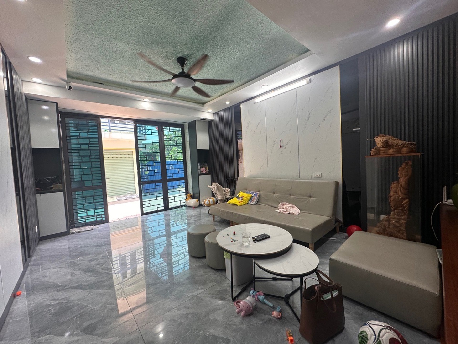 Nhà 4 tầng thông thoáng, ô tô đỗ sát cửa, đầu tư tuyệt vời