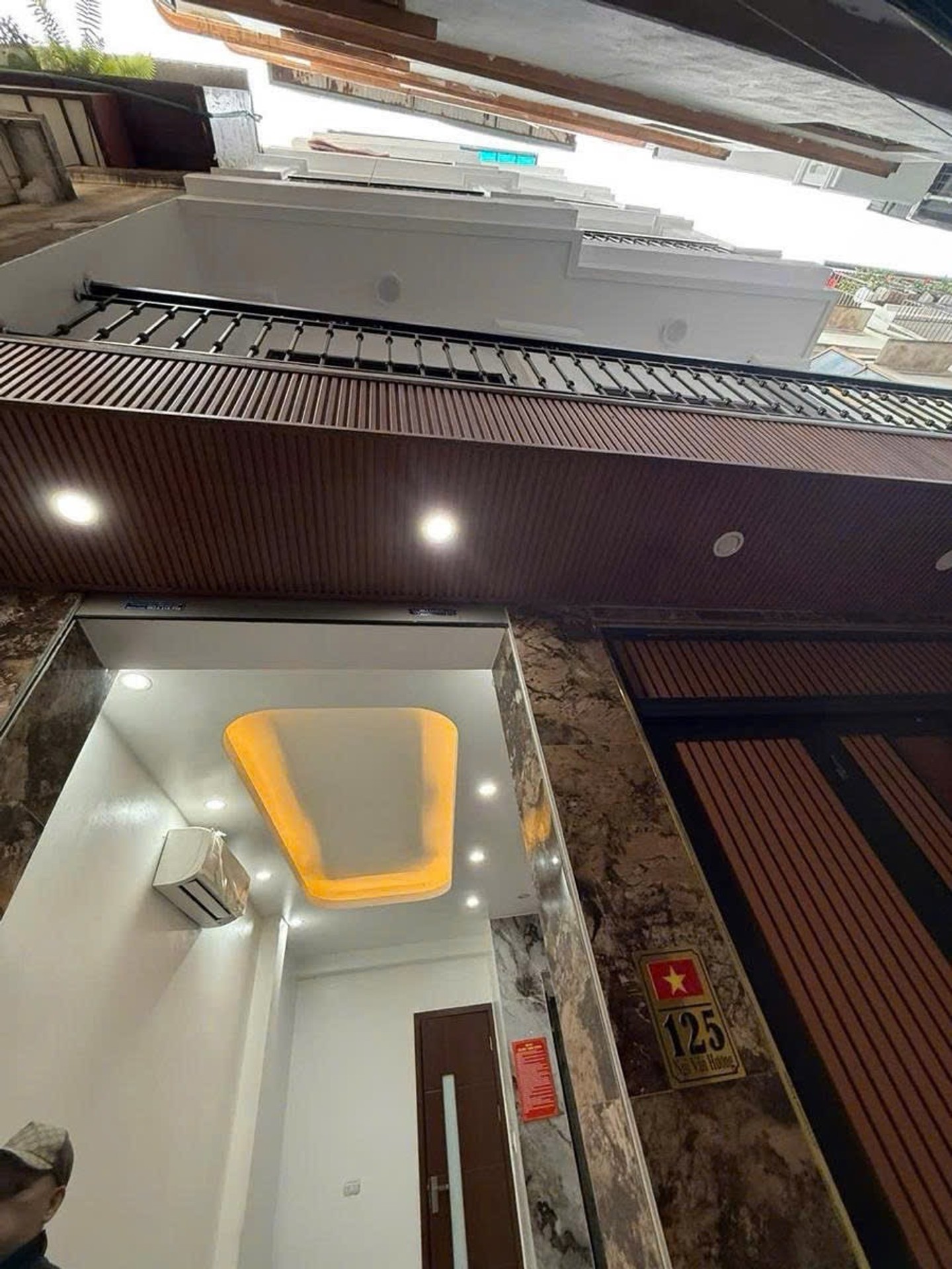 Bán nhà riêng 7 tầng thang máy tại trung tâm quận Đống Đa, hướng Đông Nam