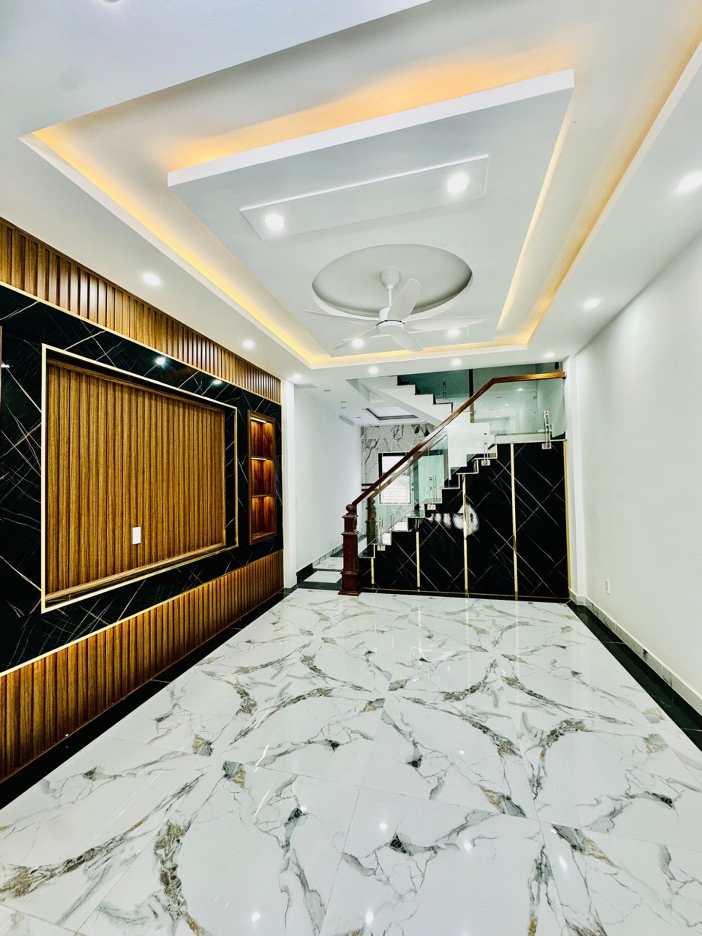 Nhà 4 Tầng 2 Mặt Ngõ Oto Đậu, Khu Hồng Bàng Sầm Uất