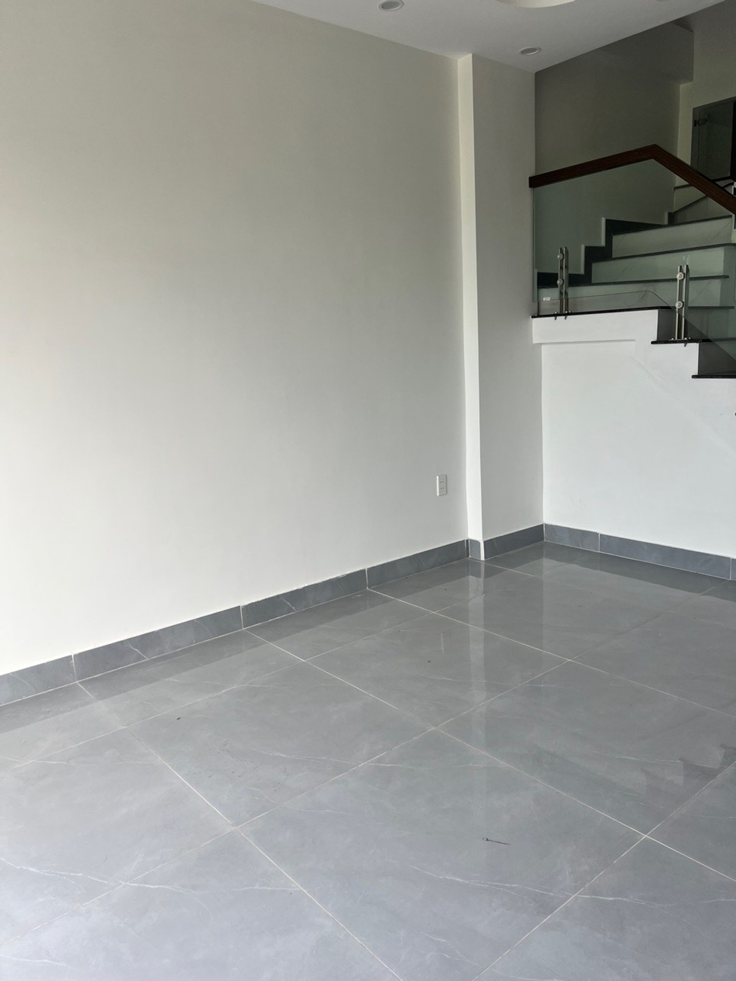 Nhà 3 tầng hướng Tây Nam, mặt tiền 4m khu dân cư sầm uất