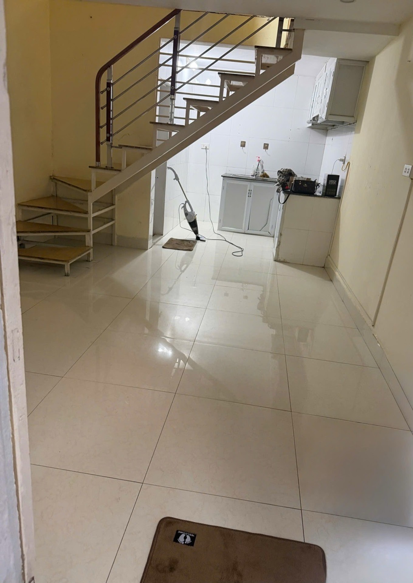 Nhà 2,5 tầng diện tích gần 25m² trung tâm, ngõ rộng xe máy tránh thoải mái