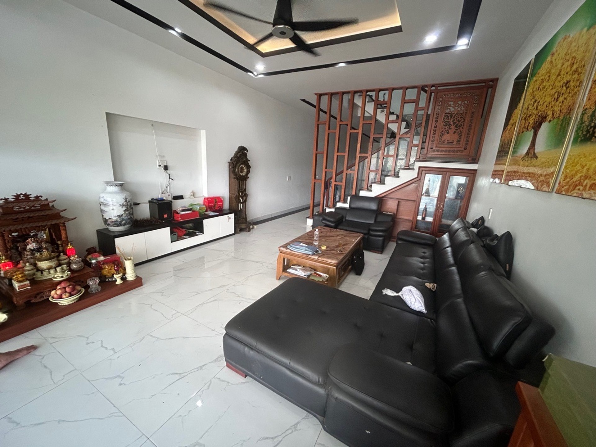 Nhà mặt phố rộng rãi tại trung tâm sầm uất, hưởng trọn tiện ích kinh doanh đẳng cấp