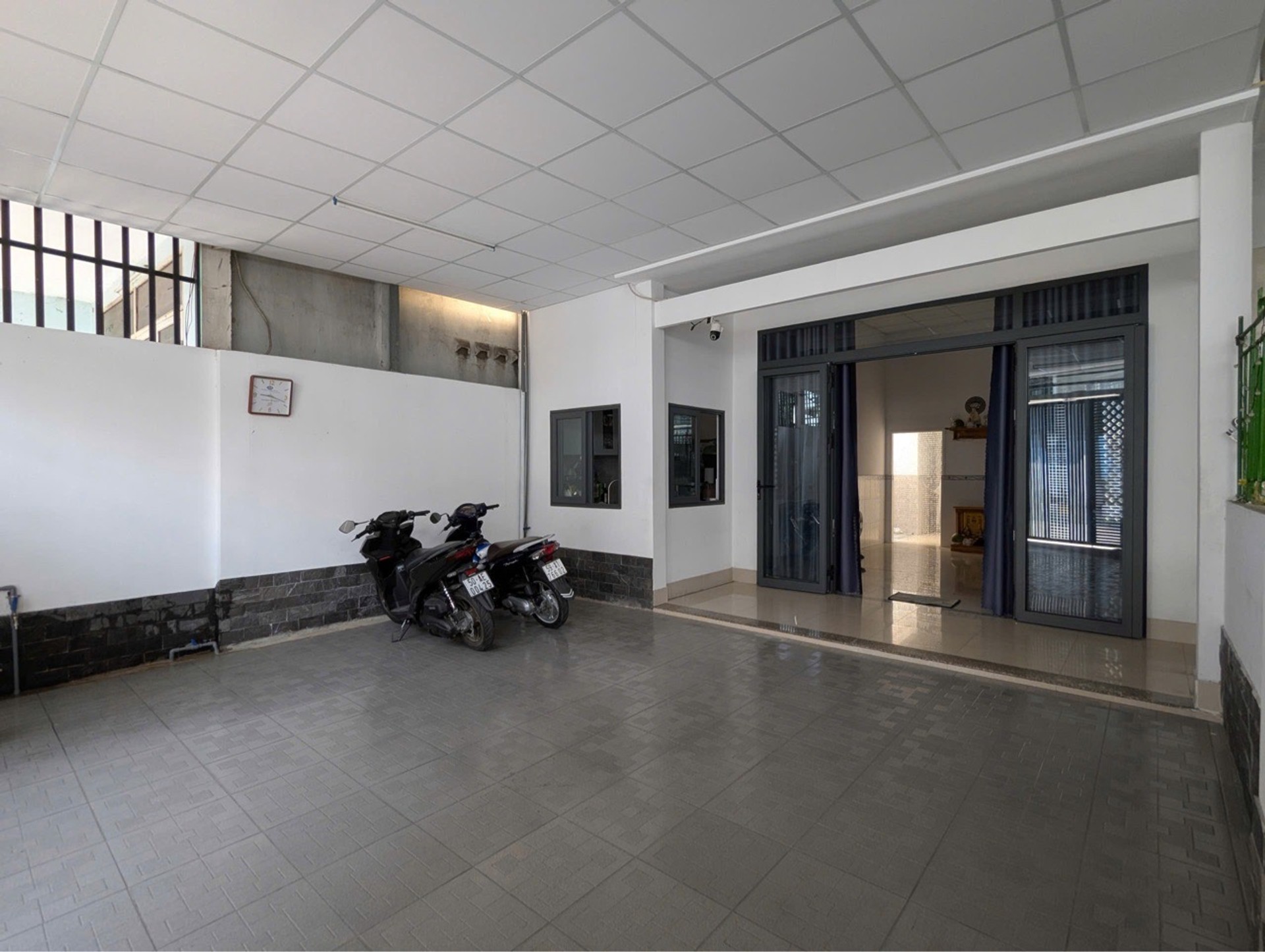 Bán nhà mặt phố phường Tăng Nhơn Phú A, diện tích 90m², mặt tiền rộng 6.1m