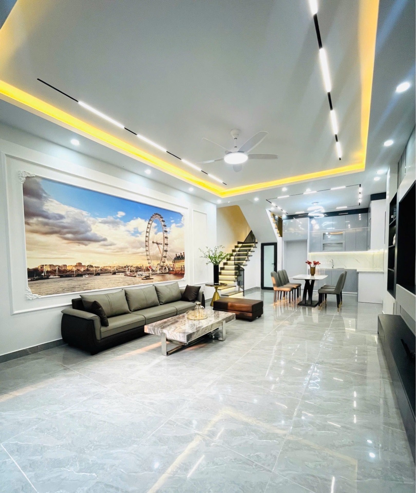 Nhà riêng 4 tầng thiết kế hiện đại, ngay trung tâm xã Ngô Gia Tự