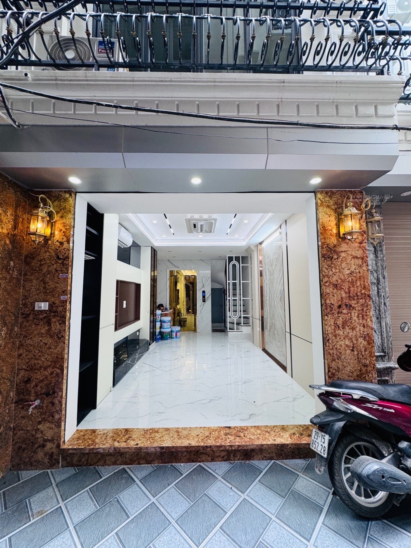 Bán nhà 6 tầng 32m2 gần phố Trương Định, tiện kinh doanh