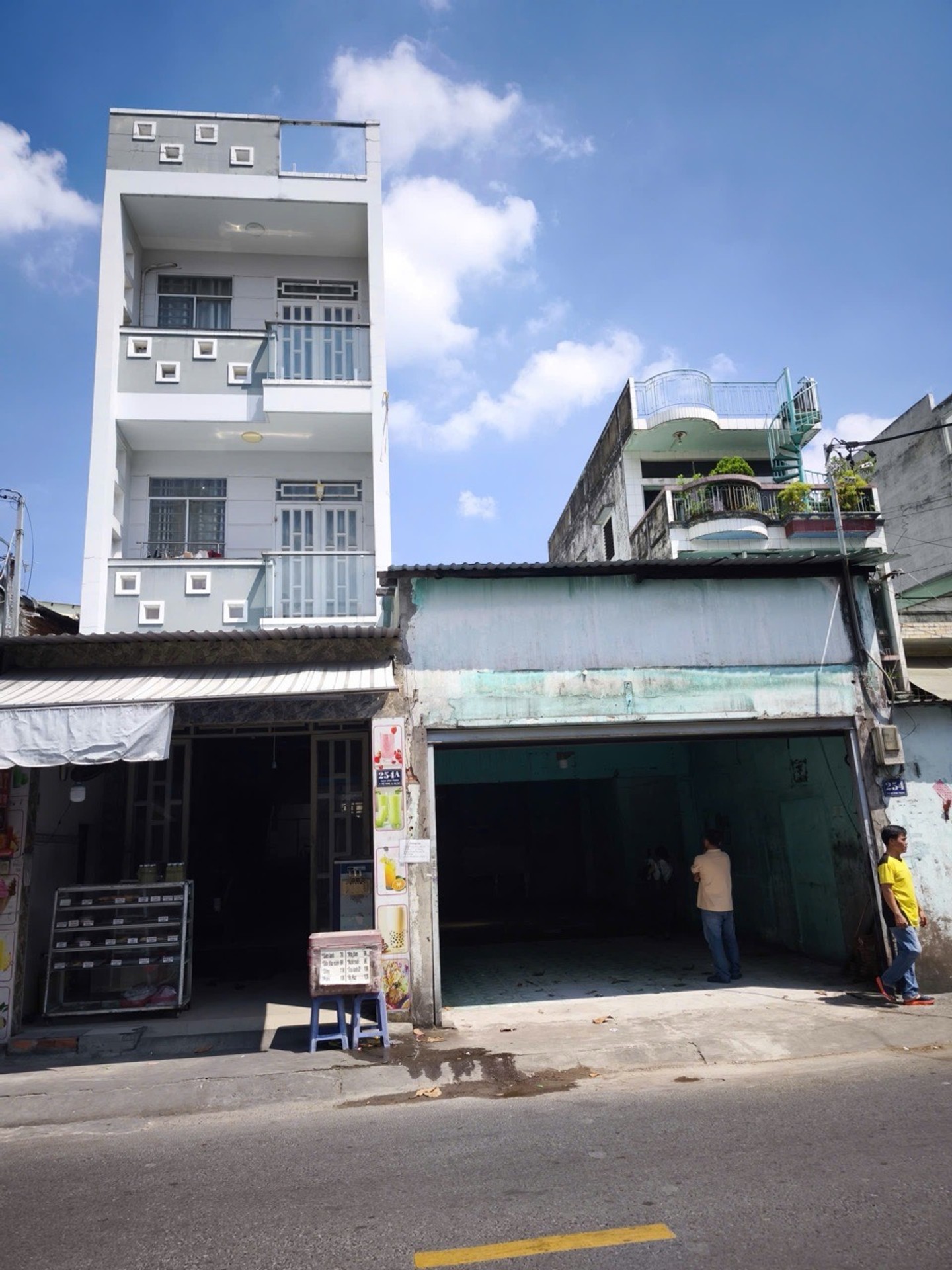 MẶT TIỀN TRỊNH ĐÌNH TRỌNG - GIÁP QUẬN 11 - NGANG LỚN 5.2M - GẦN TRƯỜNG HỌC - CHỦ Ở LÂU ĐỜI - NHỈNH