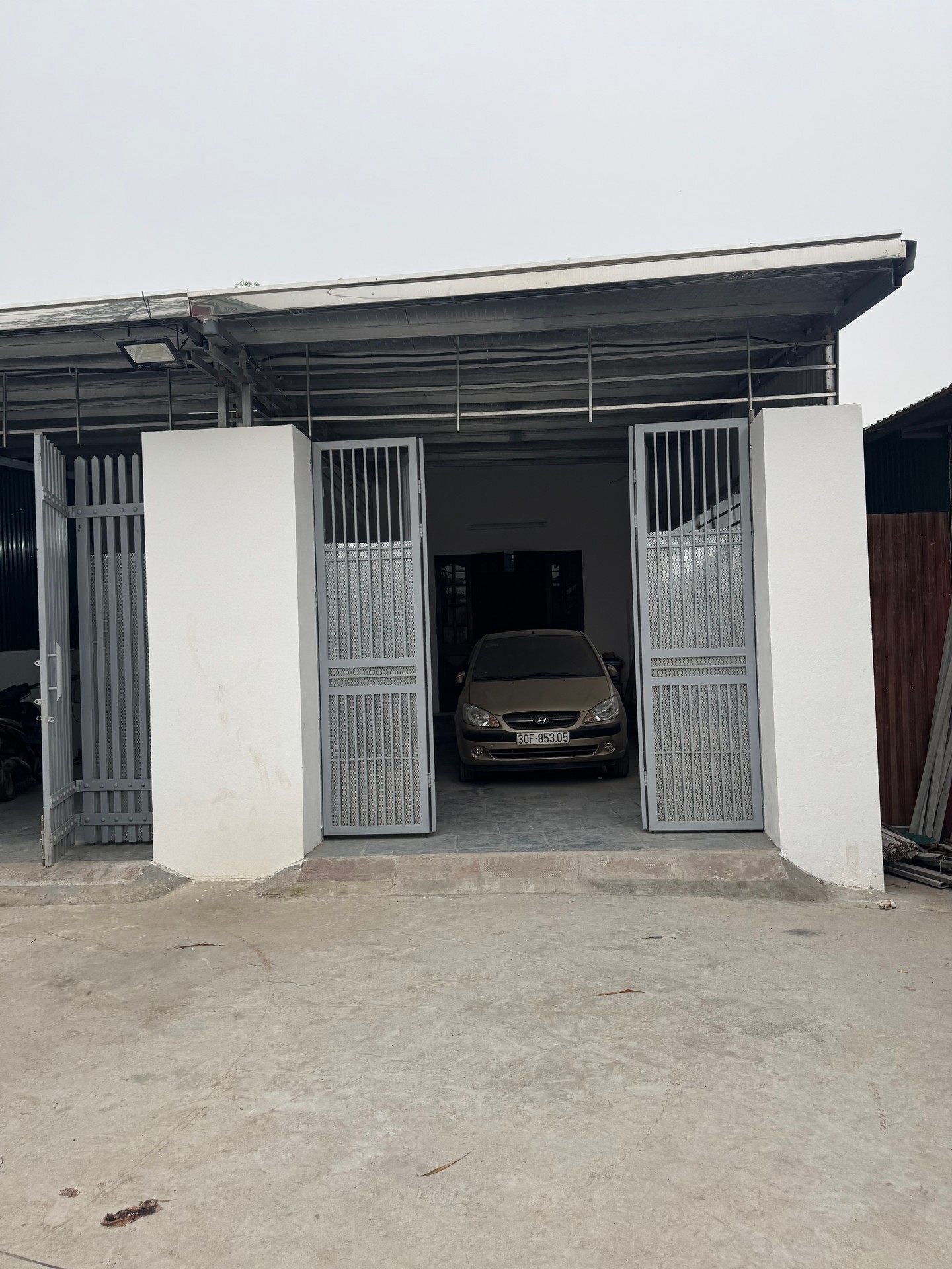 Nhà 2 tầng rộng rãi, ô tô vào nhà, tiện ích đầy đủ tại Đông Mỹ