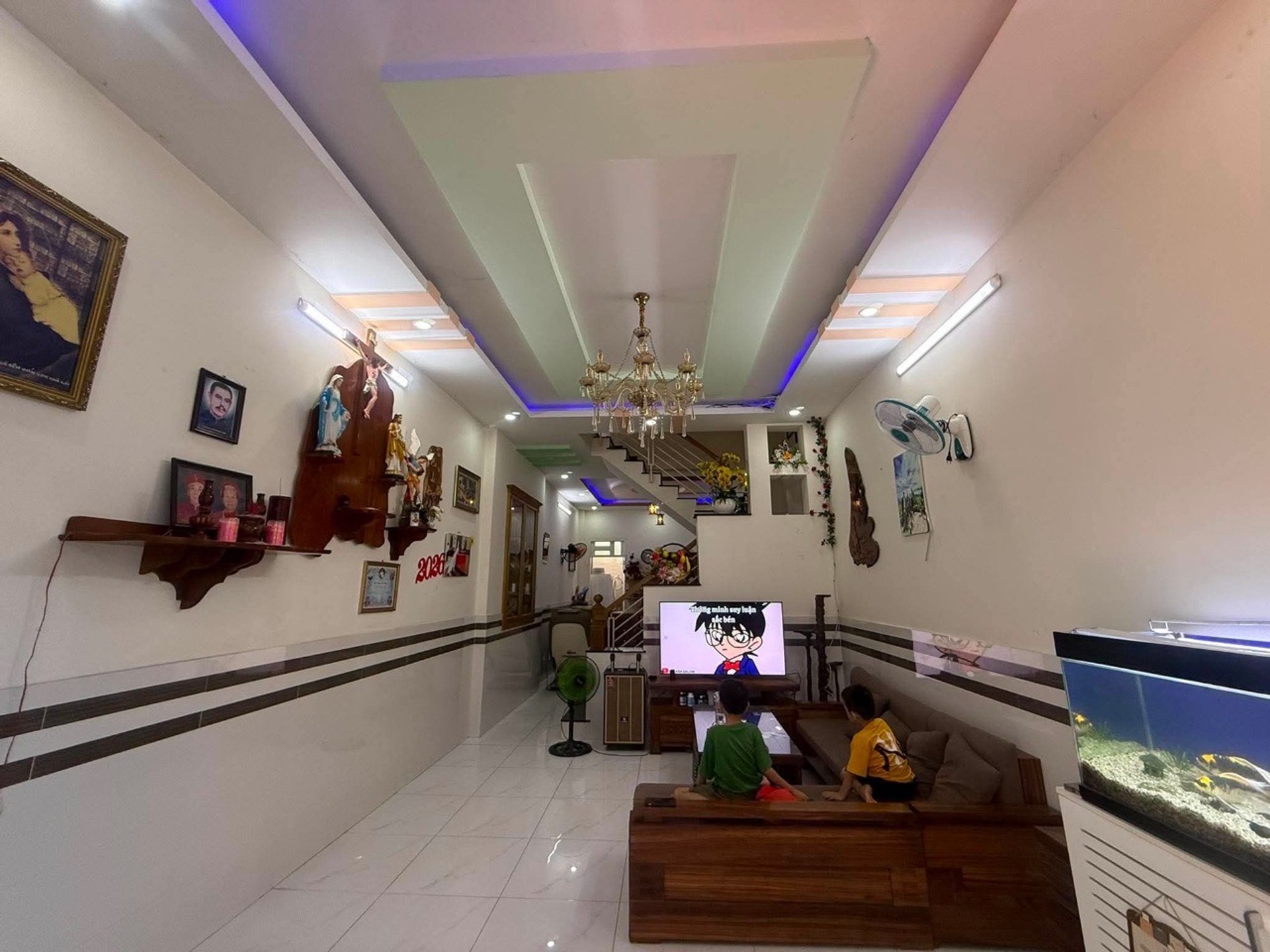 Bán nhà 2 mặt tiền hẻm ô tô đỗ cổng, 2 tầng, 4x13, gần mặt tiền Nguyễn Văn Quá, Quận 12. Chỉ 5,1 tỷ