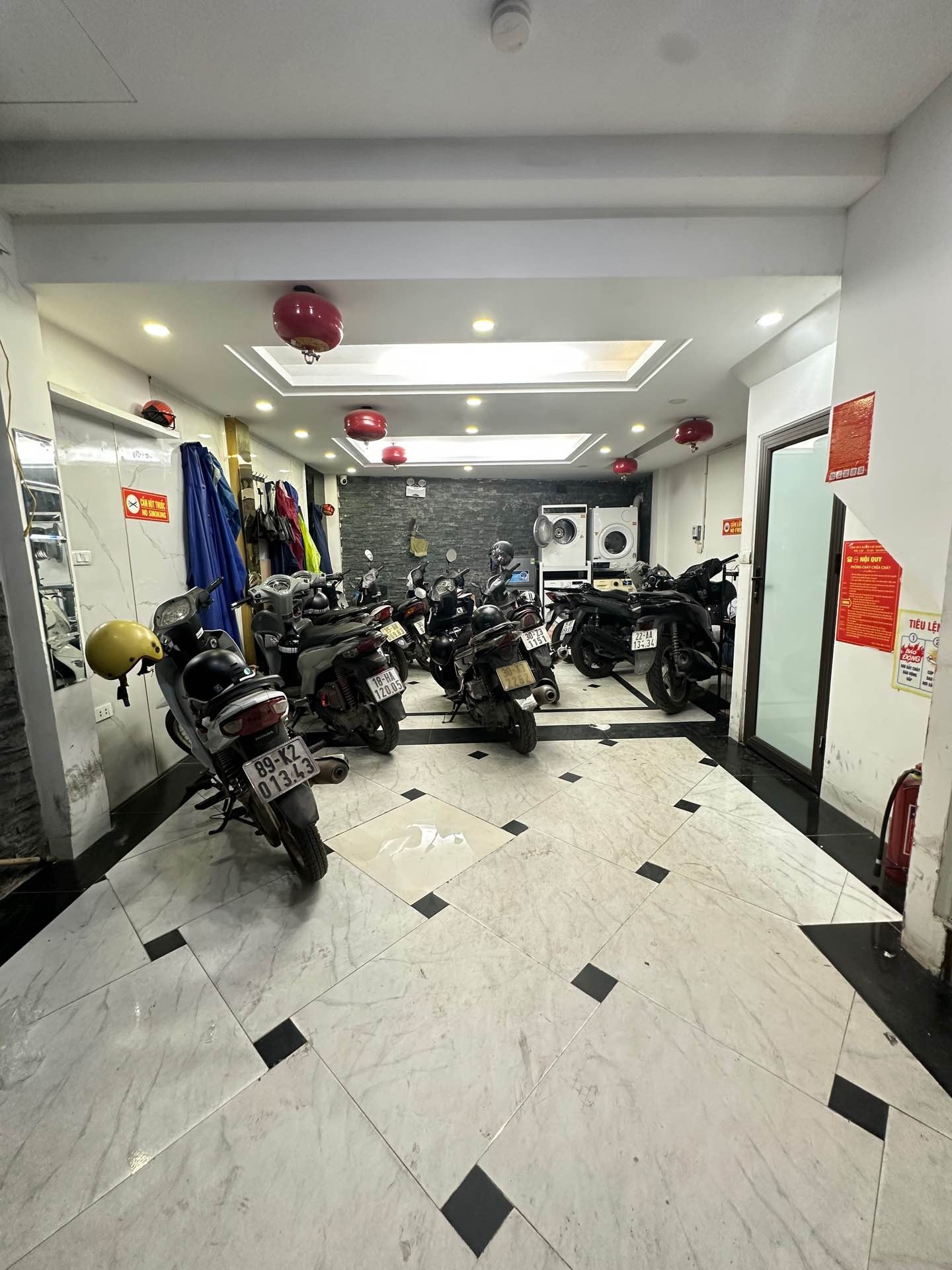 Nhà 5 tầng 43m2, mt 5.5m, 8PN, thu nhập ổn định 40tr/tháng, tại Khương Trung