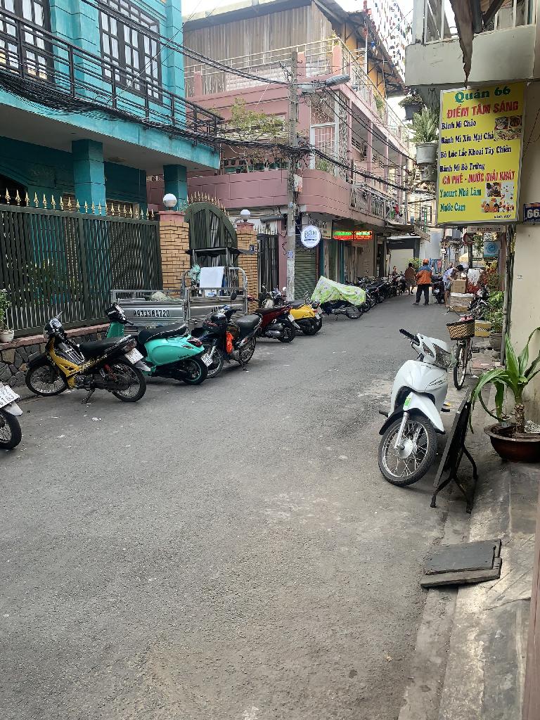 Nhà 2 tầng hẻm xe hơi Tân Bình, 6 phòng ngủ rộng rãi