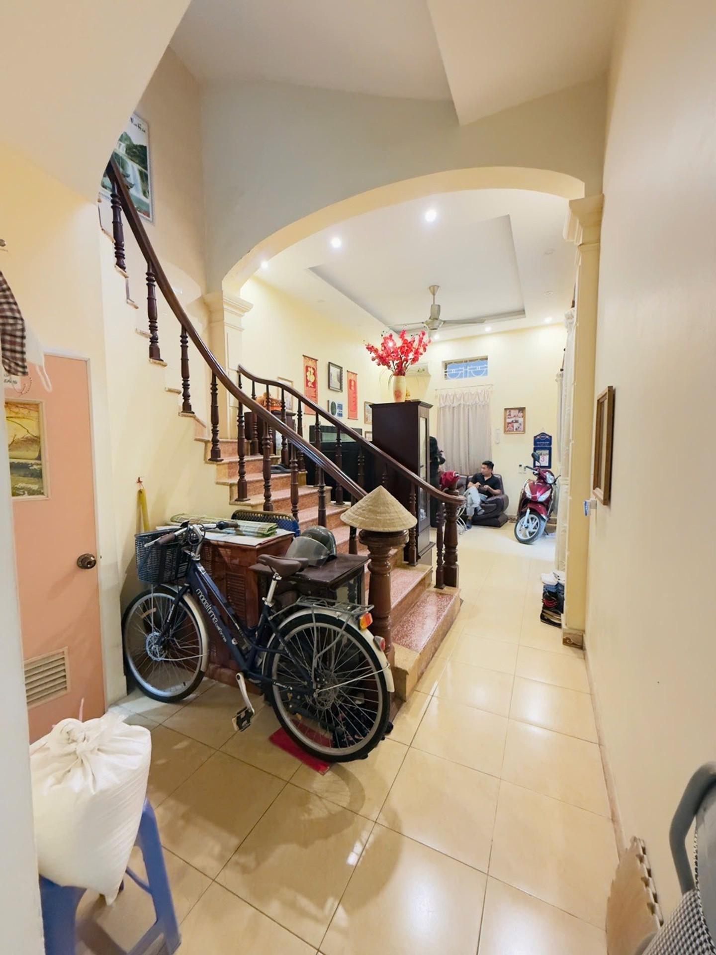 Bán mọi giá nhà 3 tầng lô góc, ngõ thông, gần công viên ở Ngọc Thụy