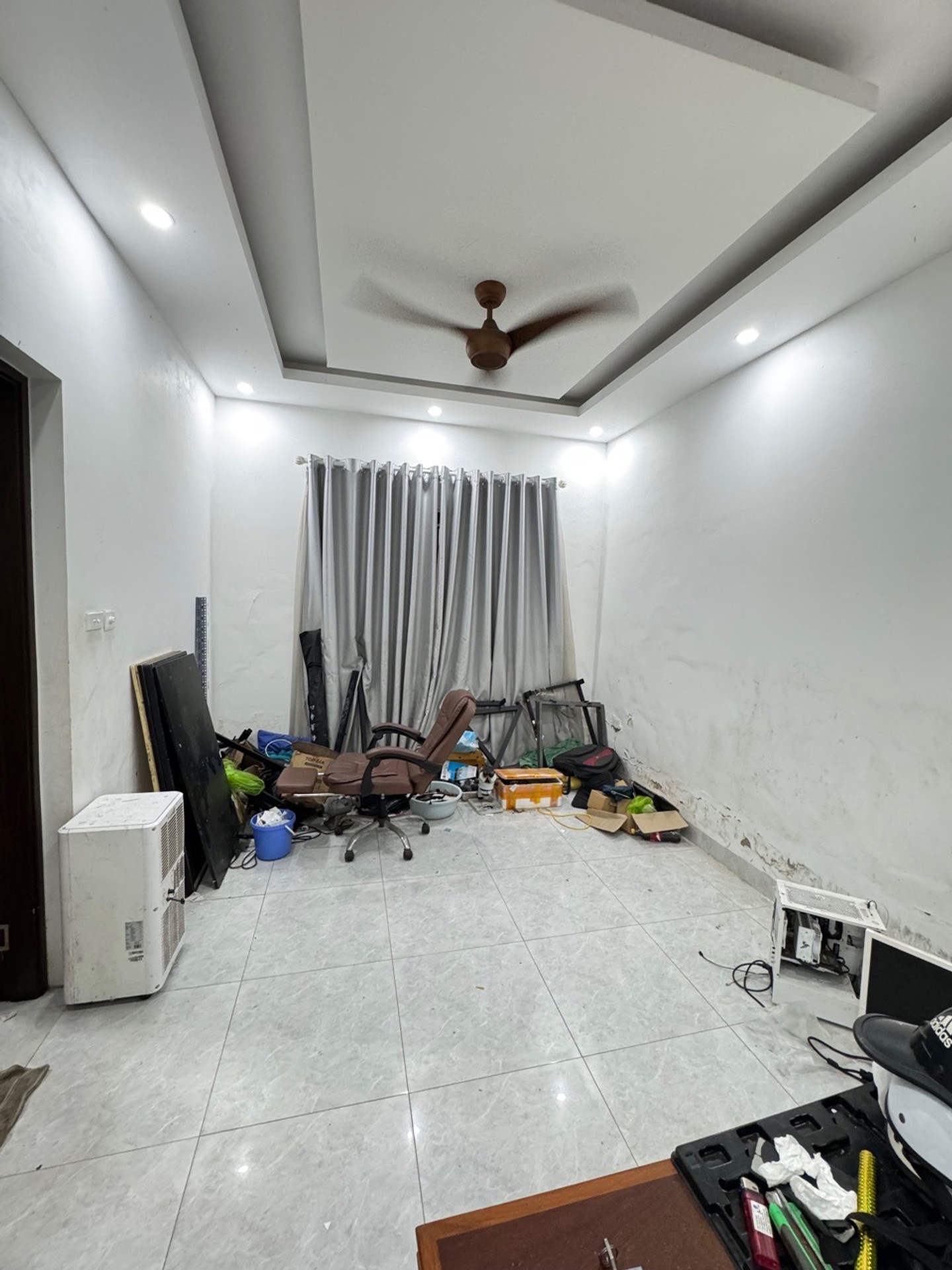 CỰC HIẾM – LÔ GÓC PHÂN LÔ CÁN BỘ CHIẾN THẮNG VĂN QUÁN - Ô TÔ ĐỖ CỬA