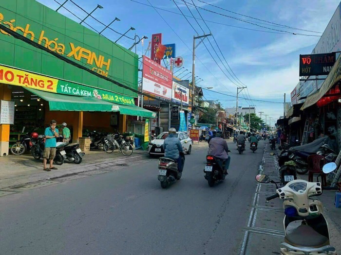 Nhà 3 tầng 130m2 gần chợ An Phú Đông Quận 12, mặt tiền 5m, giá 8.2 tỷ
