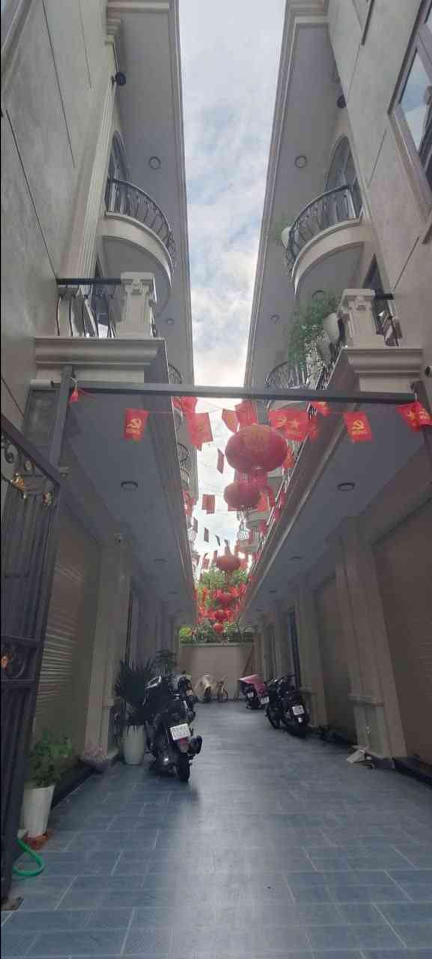Nhà phố Tây Sơn 3 tầng, ngõ ôtô, thiết kế hiện đại