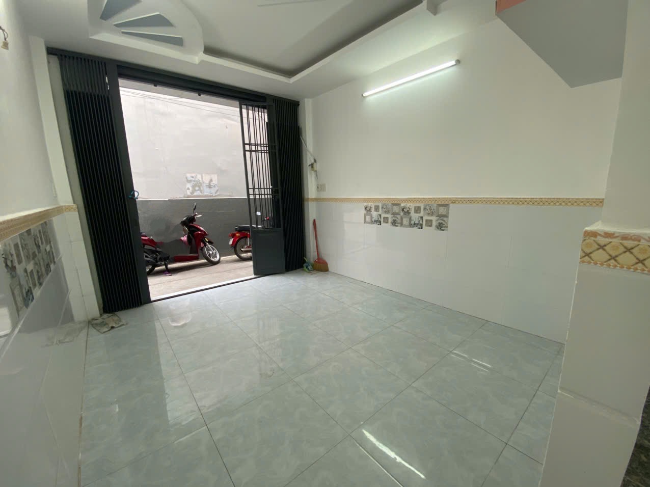Nhỉnh 3 tỷ nhà mới xây cạnh chợ Phú Lâm,DT(29m2)hẻm 3m thông,vào ở ngay(KK1809).