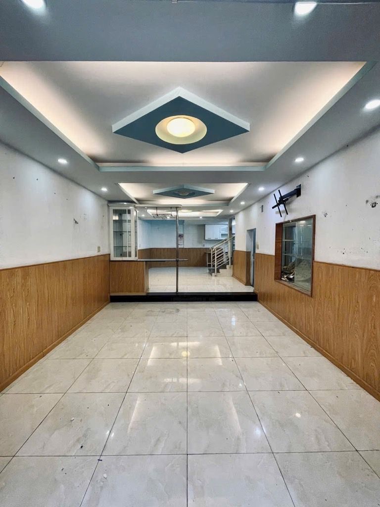 Bán nhà 3 tầng 2 phòng ngủ tại Tân Bình, giá 9.4 tỷ
