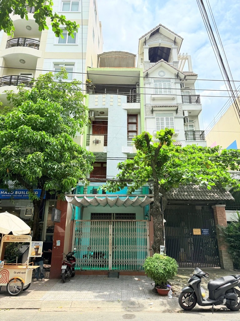 Nhà mặt phố kinh doanh đỉnh ngay ngã ba Lê Trung Nghĩa