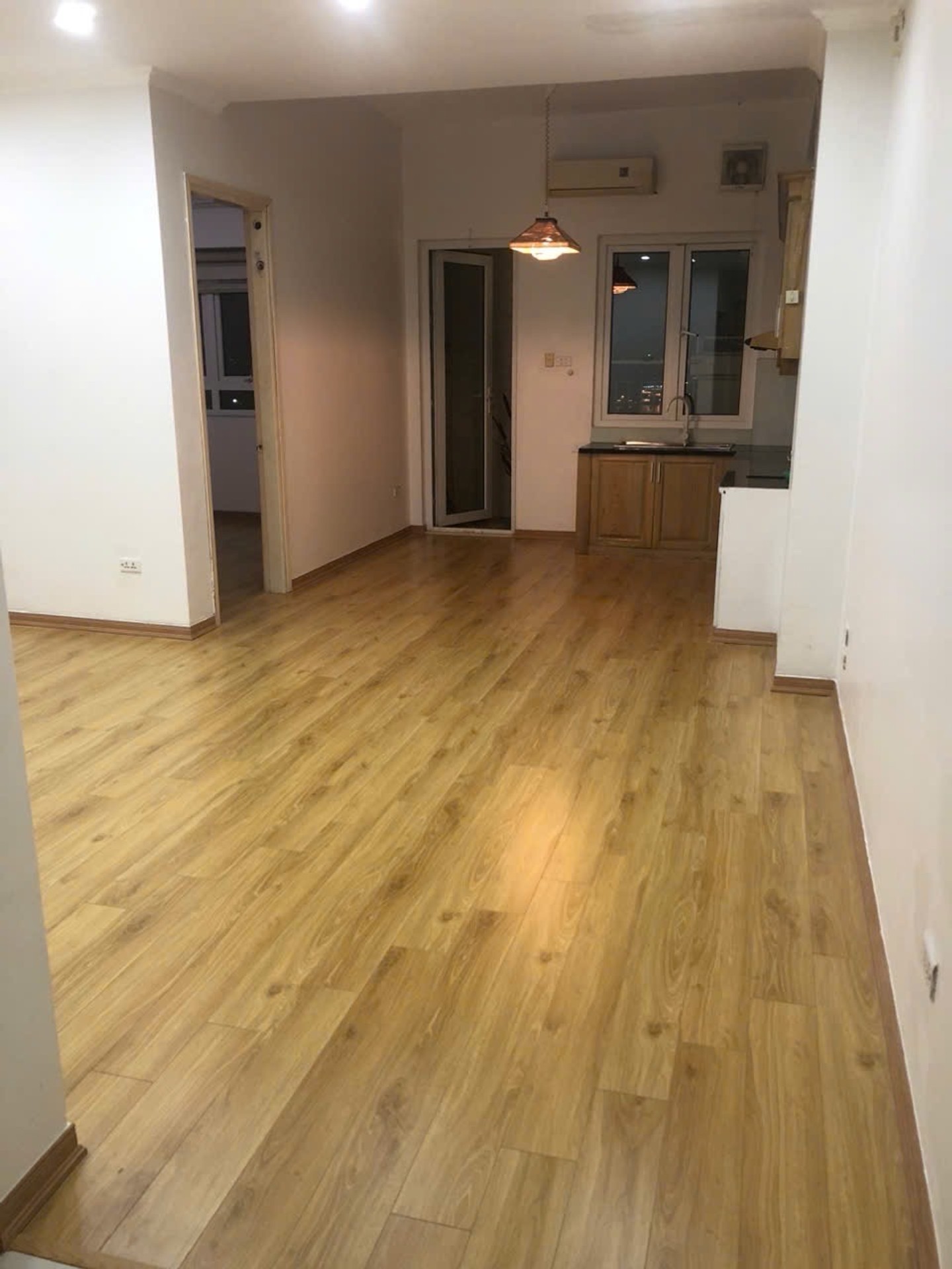 NGỒI NHÀ NGẮM PHÁO HOA , BAN CÔNG ĐÔNG NAM VIEW HỒ TÂY- CĂN HỘ 1 PHÒNG NGỦ, MẶT ĐƯỜNG VÕ CHÍ CÔNG