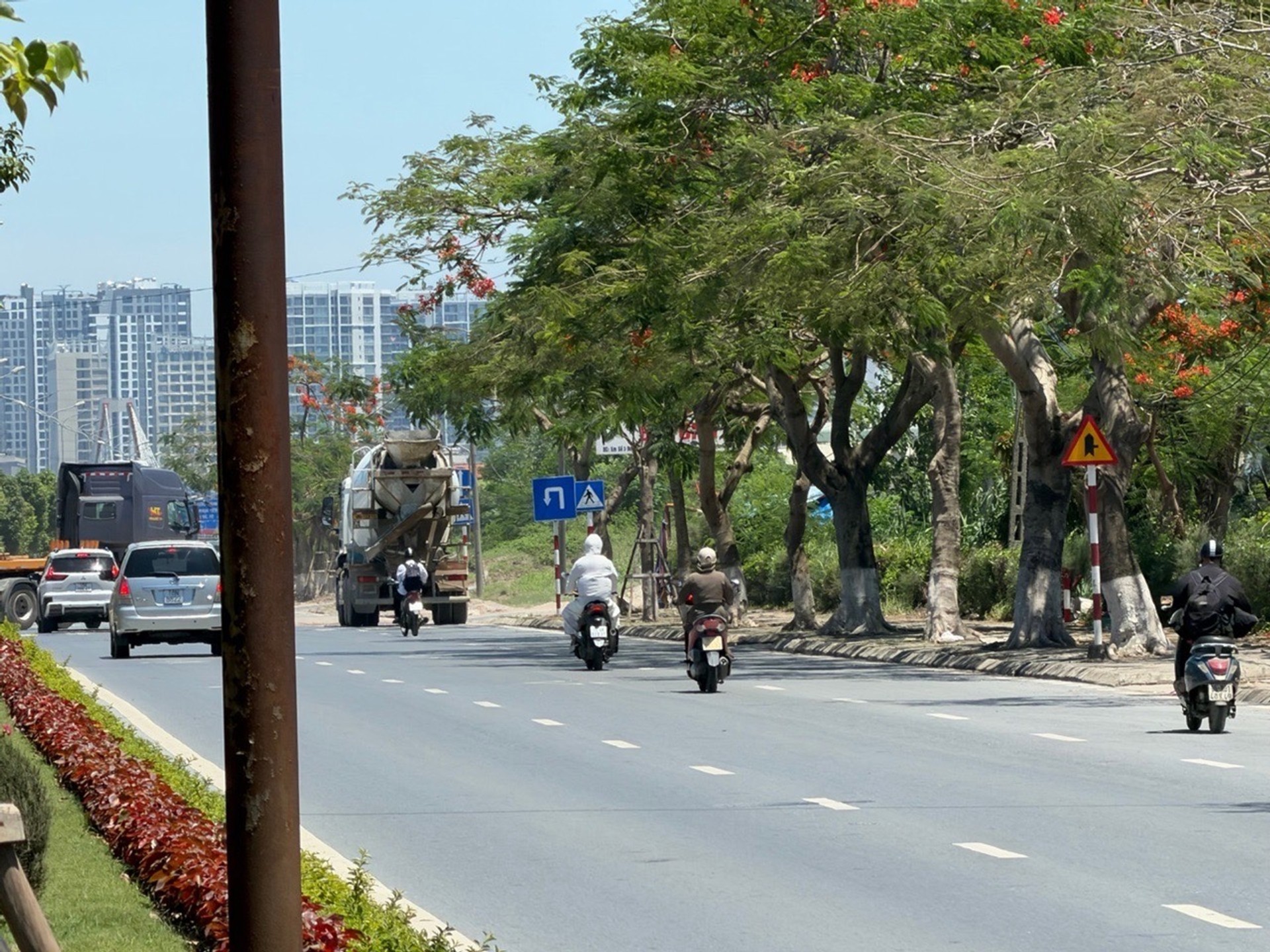 Bán nhà mặt phố Phạm Văn Đồng, vị trí vàng ngay chân Cầu Rào, mặt tiền rộng 6m
