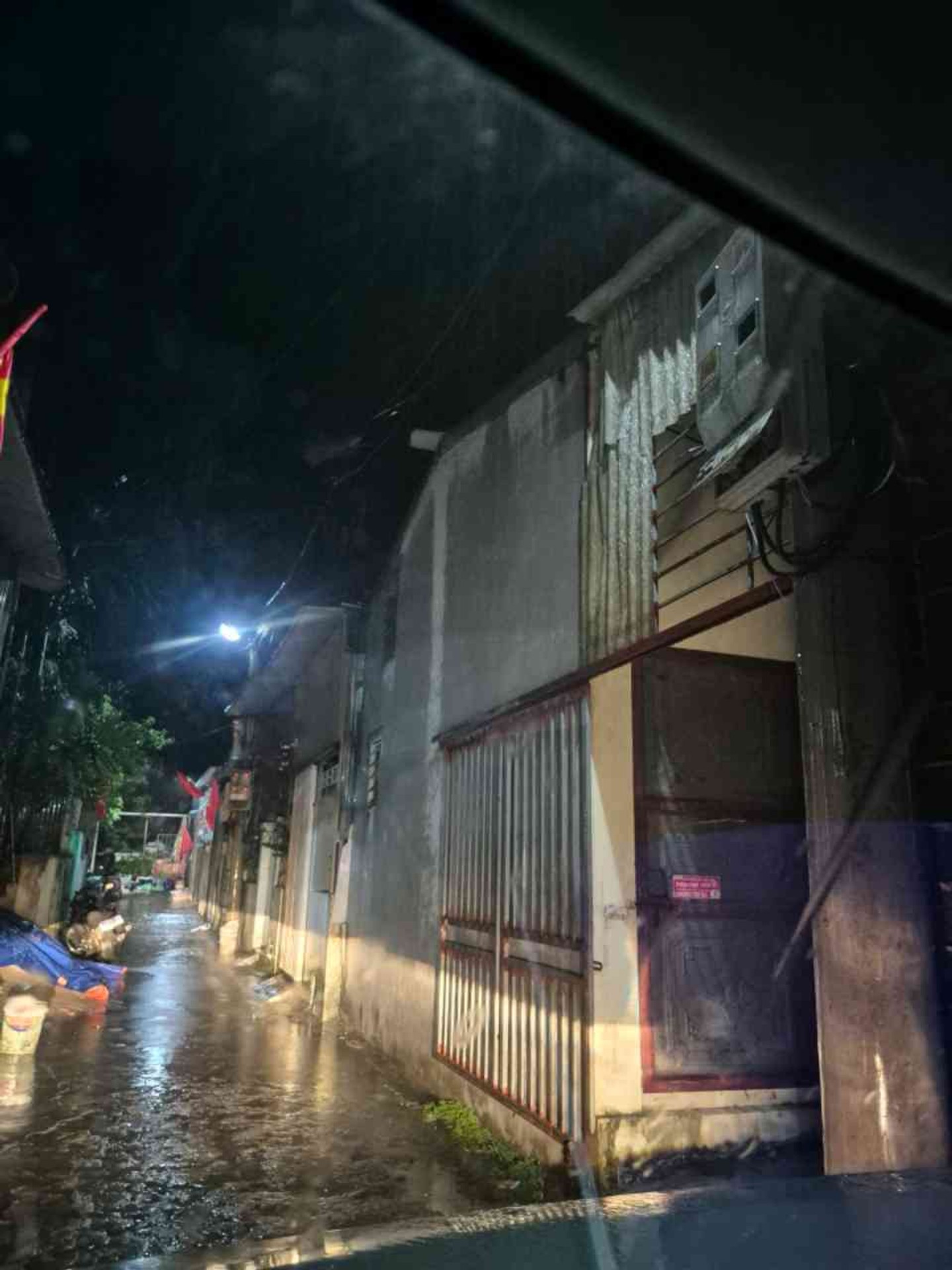 Cơ hội hiếm có sở hữu nhà rộng 118m2 tặng 4 phòng trọ thu nhập ngay 6tr mỗi tháng,km10 quanghanh