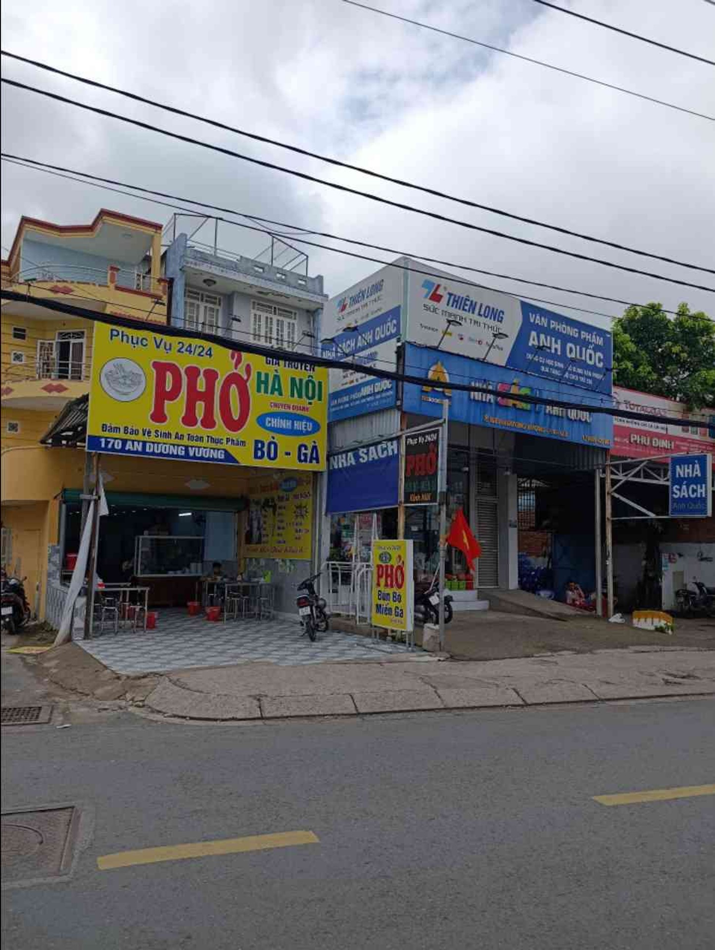 Nhà phố mặt tiền rộng tại trung tâm kinh doanh quận 8